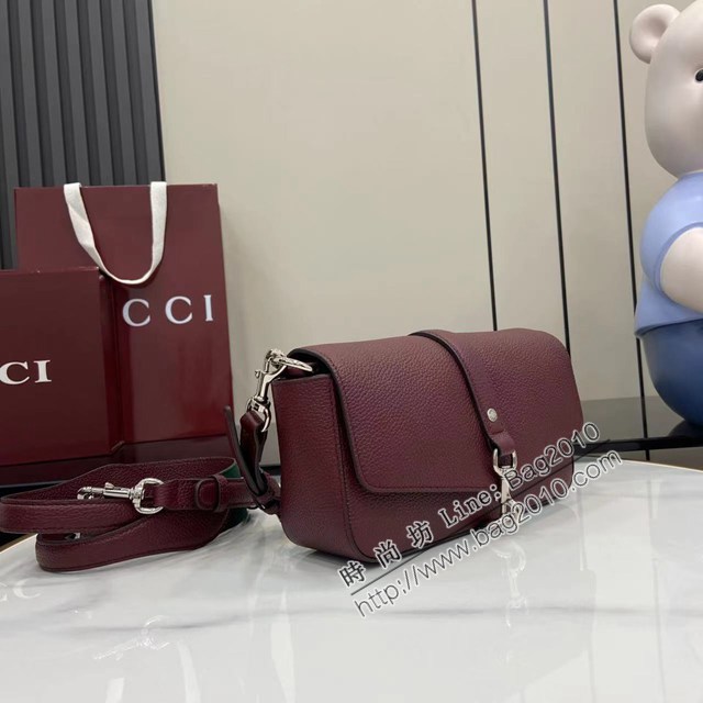 Gucci專櫃古馳2025春夏系列最新款原廠皮斜挎包肩背包 jh2713型號：821623